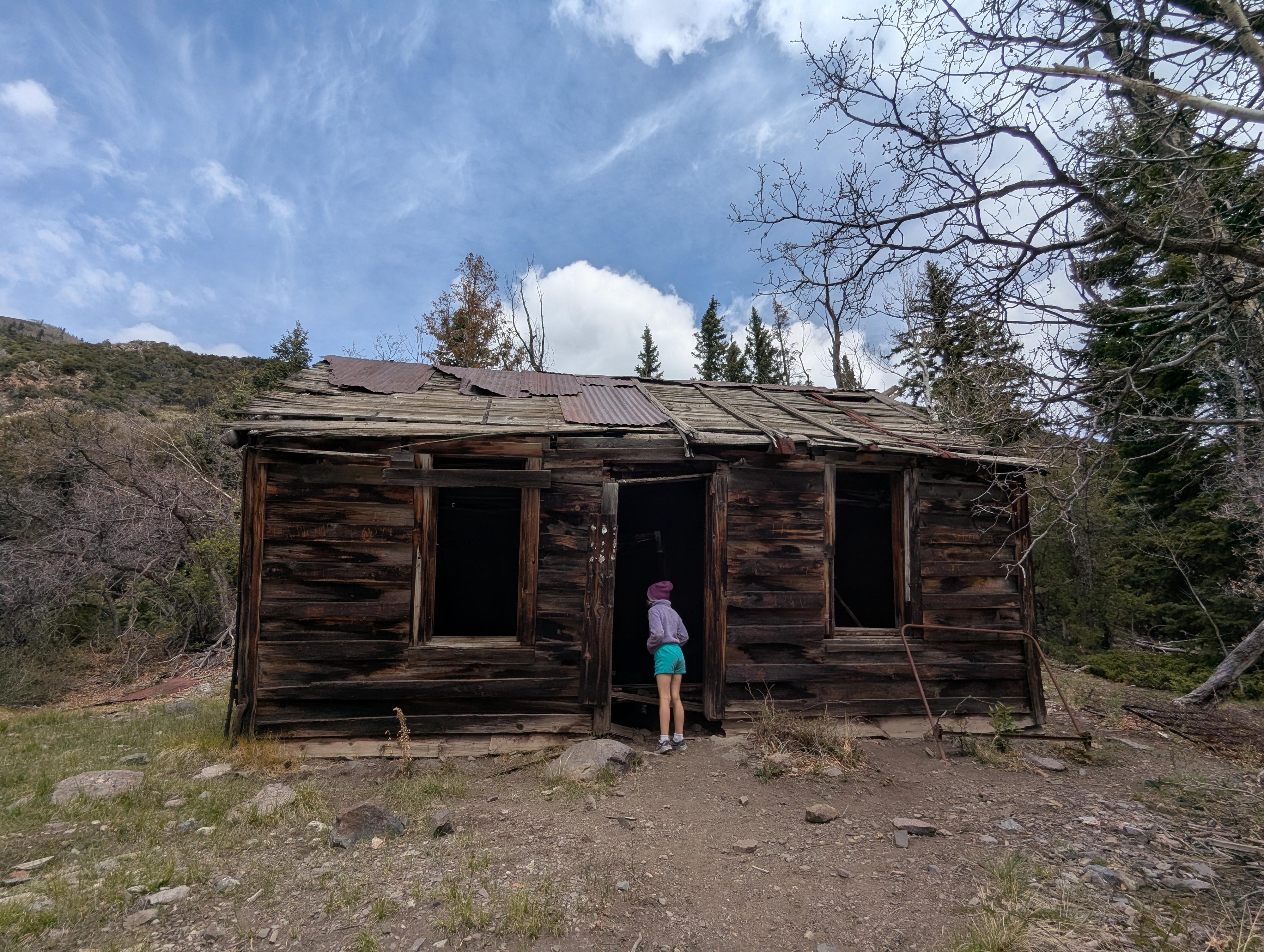 The old cabin along the way. 