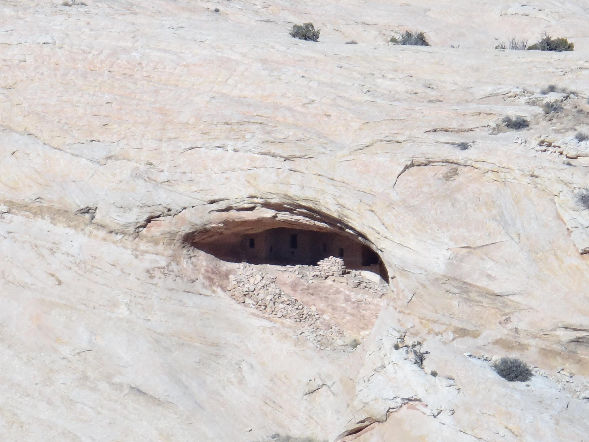 The hard to photograph eagles nest ruins Cold Springs Cave / Eagles