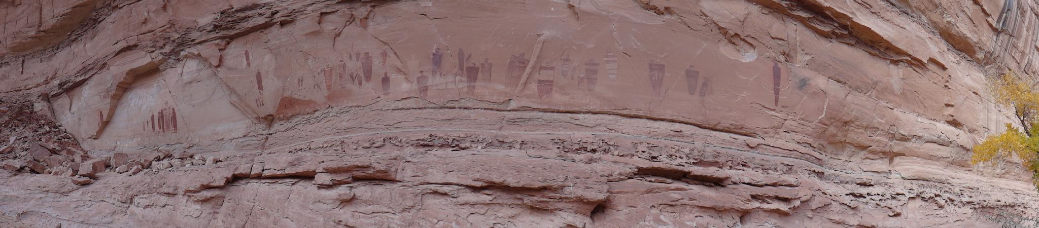 Panorama of the Great Gallery in Horseshoe Canyon (Canyonlands National Park)